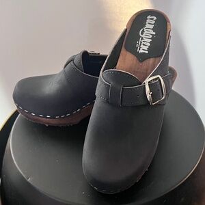 Sandgrens Dark Navy Leather Clog Mules with Buckle